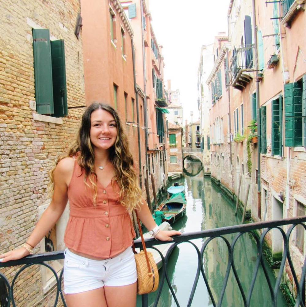 Meet your Posher, Julia